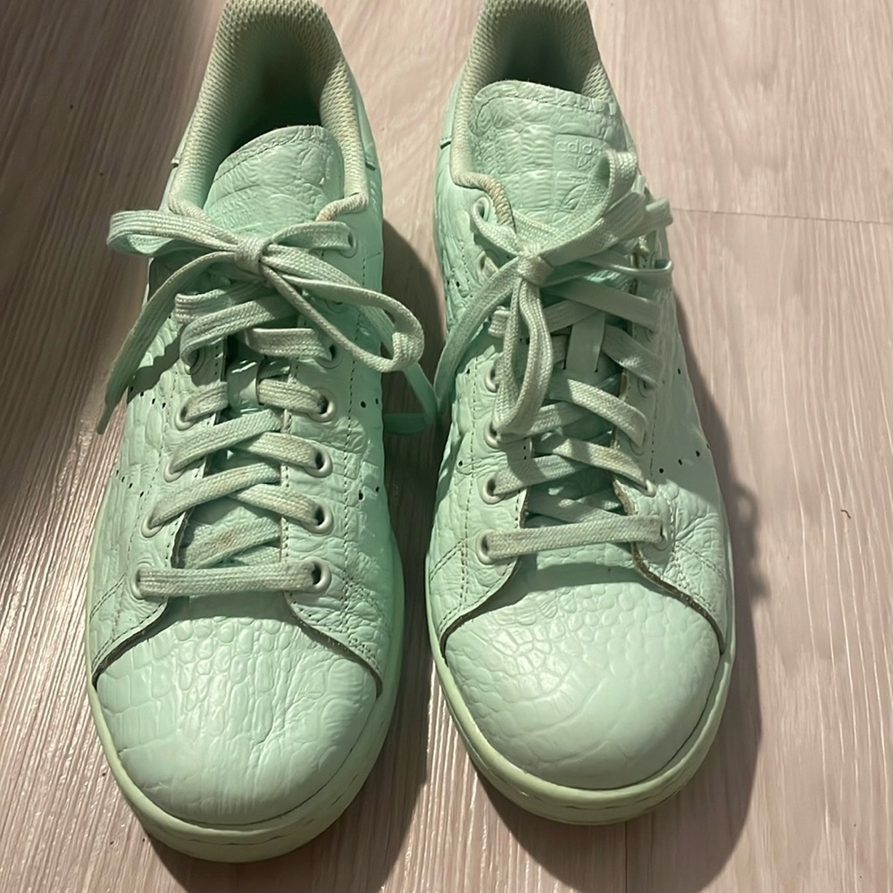 Women’s Adidas sneaker